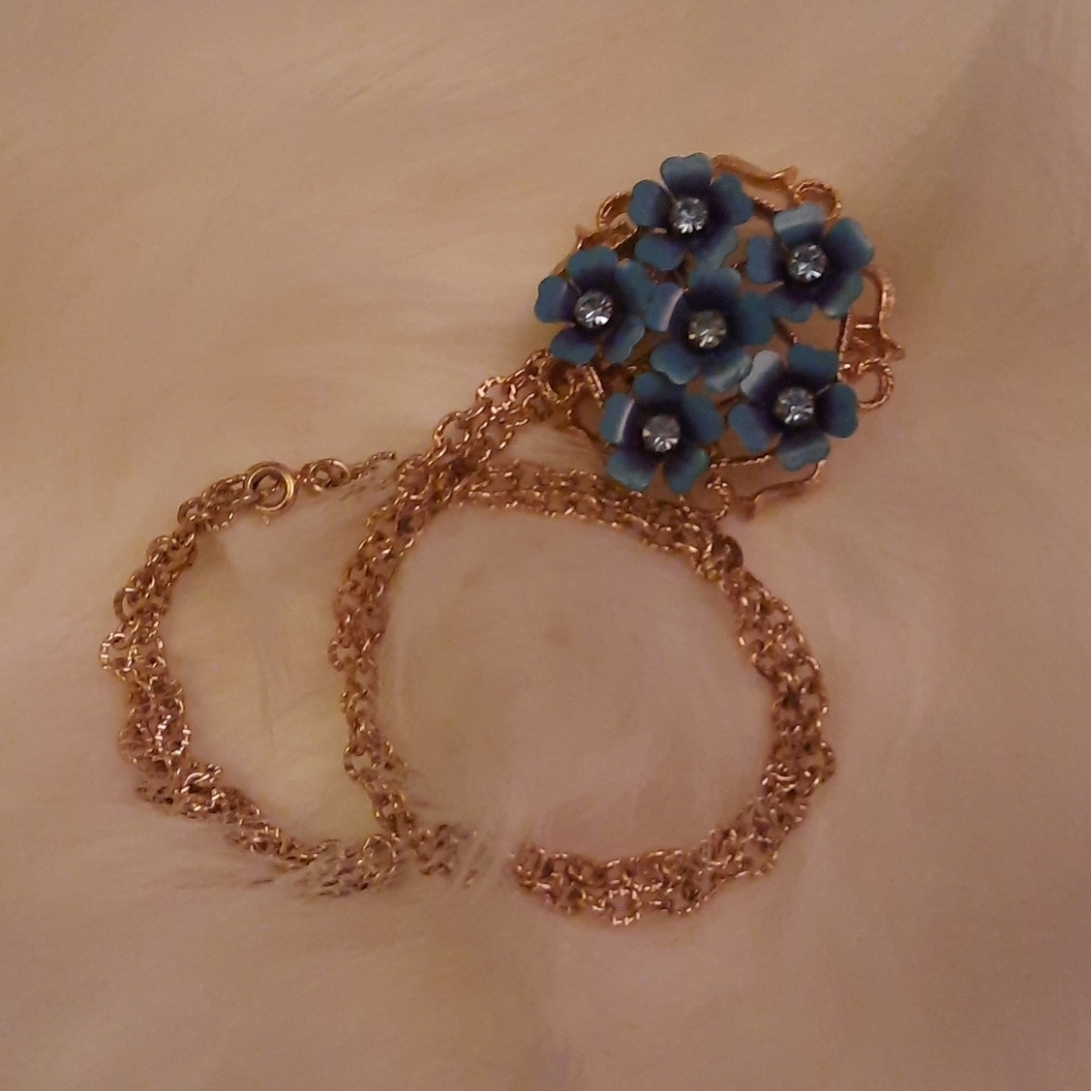 Blue Flowered Necklace - Picture 2 of 3
